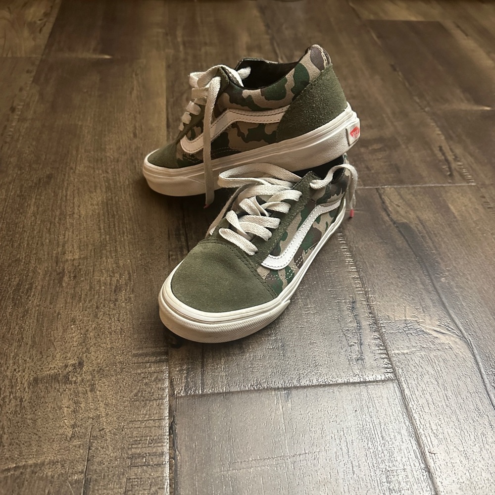 Vans Camo size 1.0 youth